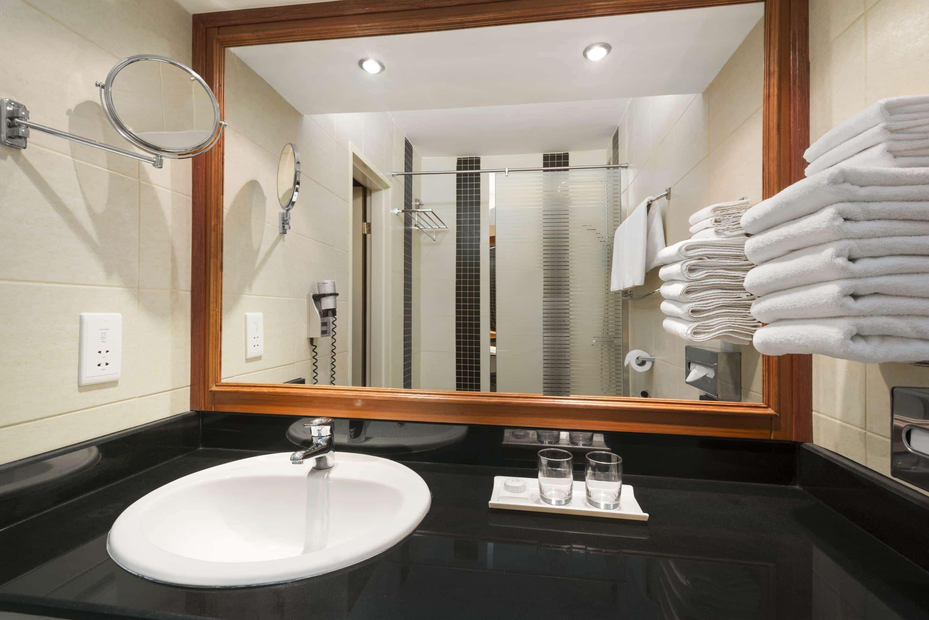 Ramada By Wyndham Bahrain Hotel Manama Eksteriør billede